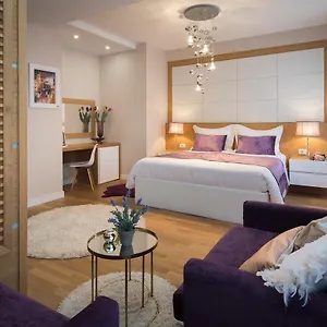 Bed and Breakfast Vip, Σπλιτ